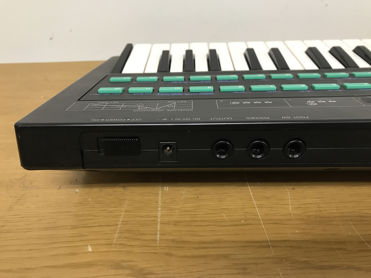 中古■YAMAHA DX100 49鍵 ヤマハシンセサイザー ソフトケース付 動作OK AC付 内臓電池要交換★送料無料_画像6