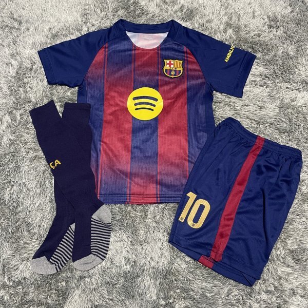 ★子供140cm★ ロナウジーニョ バルセロナ サッカーユニフォーム 新品　レジェンド選手　限定版_画像2