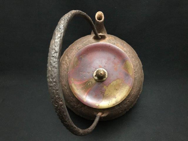 【蔵出】★名人『畠春斎』蕾摘 斑紫銅蓋 荒肌 羽根付 手取 釜形 鉄瓶★茶道具/安之介/雨宮/大國/寒雉/忠三朗/亀文堂金寿堂龍文堂光玉堂南部_画像7