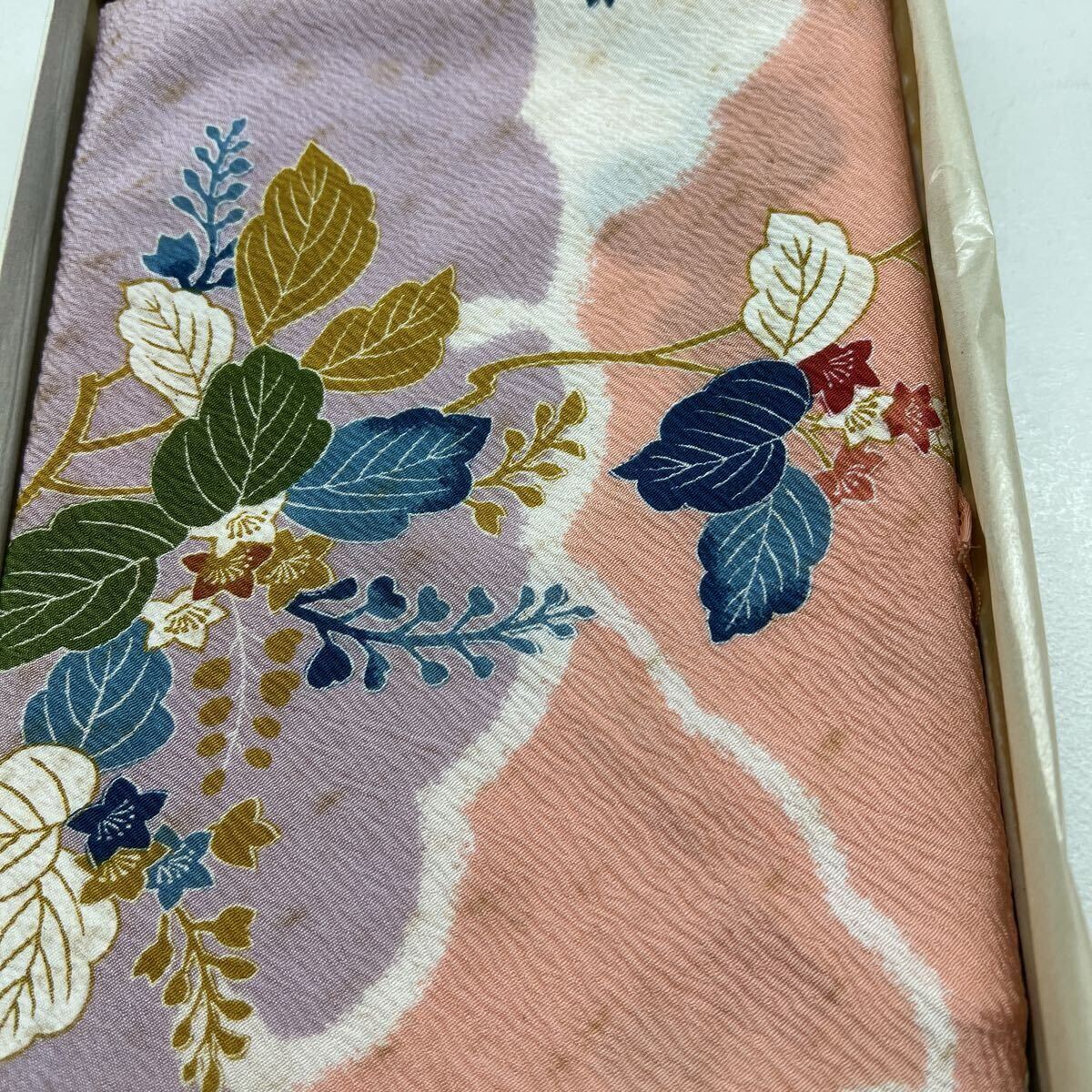 【ヤ100】 ① 風呂敷 袱紗 ちりめん 中判 大判 和装小物 綿 小物 ナイロン 絹 箱入り 箱無し 未使用品 中古品 32点 いろいろまとめて_画像9