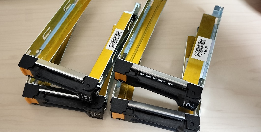 4個セット NEC ハードディスク(HDD)マウンタ 2.5インチ 用 / ラベル(N8150-489 1TB SATA 7.2K) // NEC Express5800/R120g-2E 取 外 _画像2