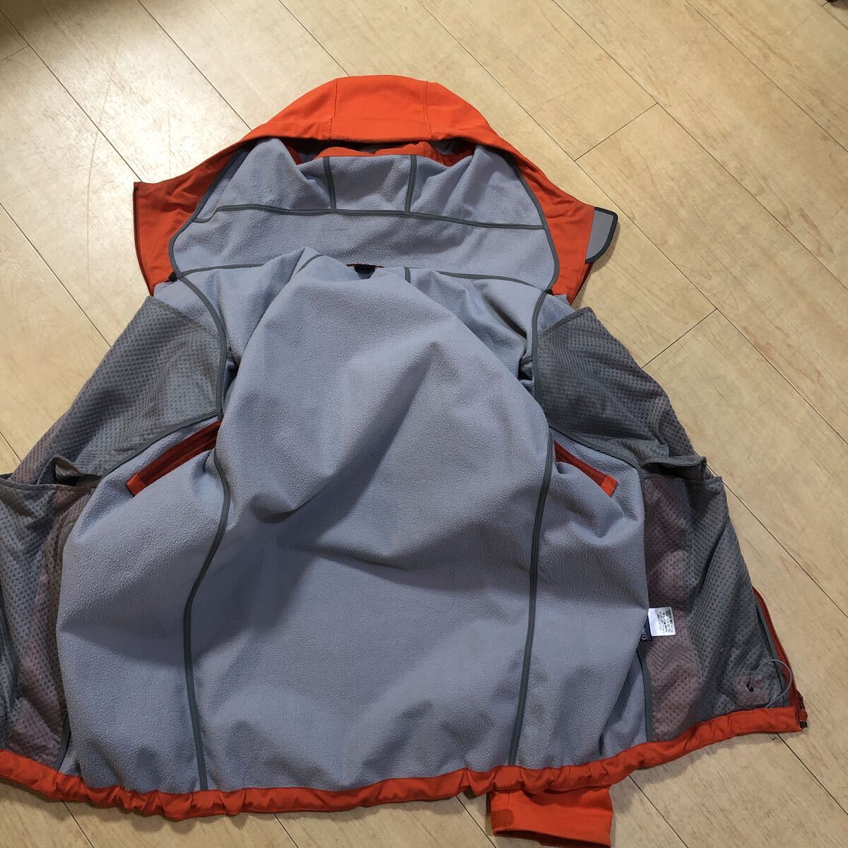 【返品OK】モンベル　メンズM　#1106723　クリマバリアパーカ【mont-bell】_画像3