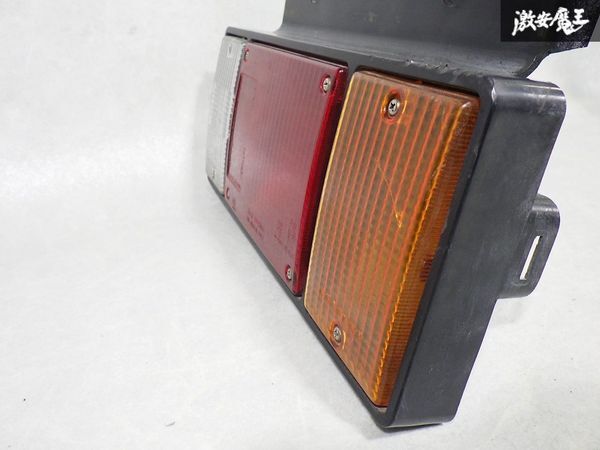 【保証付！ 即発送！】いすゞ いすず 純正 NHR85 エルフ テールライト テールランプ 右 運転席 KOITO 220-21366トラック_画像7