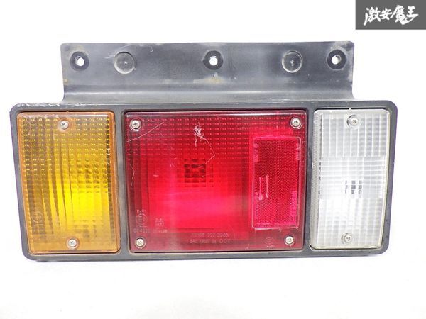 【保証付！ 即発送！】いすゞ いすず 純正 NHR85 エルフ テールライト テールランプ 左 助手席 KOITO 220-21366トラック_画像1