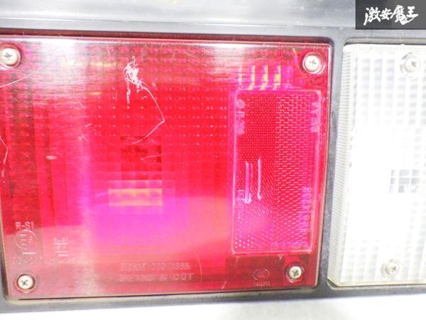 【保証付！ 即発送！】いすゞ いすず 純正 NHR85 エルフ テールライト テールランプ 左 助手席 KOITO 220-21366トラック_画像3