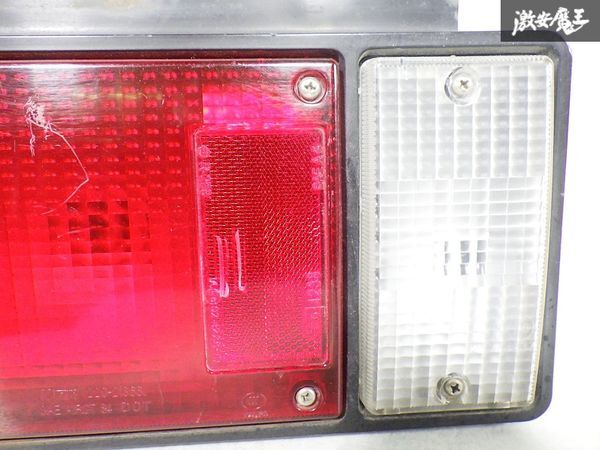【保証付！ 即発送！】いすゞ いすず 純正 NHR85 エルフ テールライト テールランプ 左 助手席 KOITO 220-21366トラック_画像4