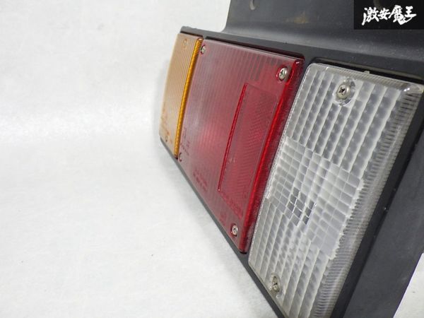 【保証付！ 即発送！】いすゞ いすず 純正 NHR85 エルフ テールライト テールランプ 左 助手席 KOITO 220-21366トラック_画像6