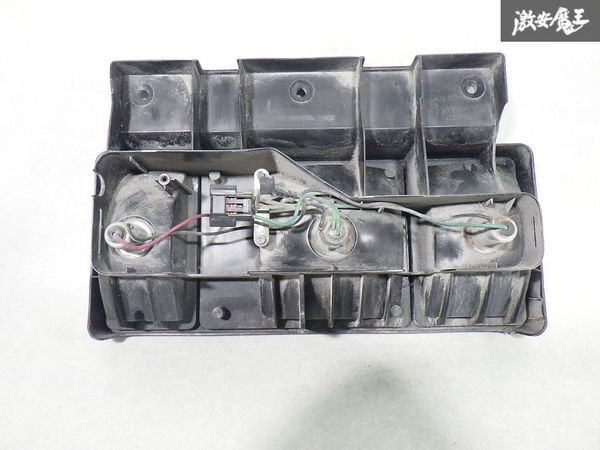 【保証付！ 即発送！】いすゞ いすず 純正 NHR85 エルフ テールライト テールランプ 左 助手席 KOITO 220-21366トラック_画像7