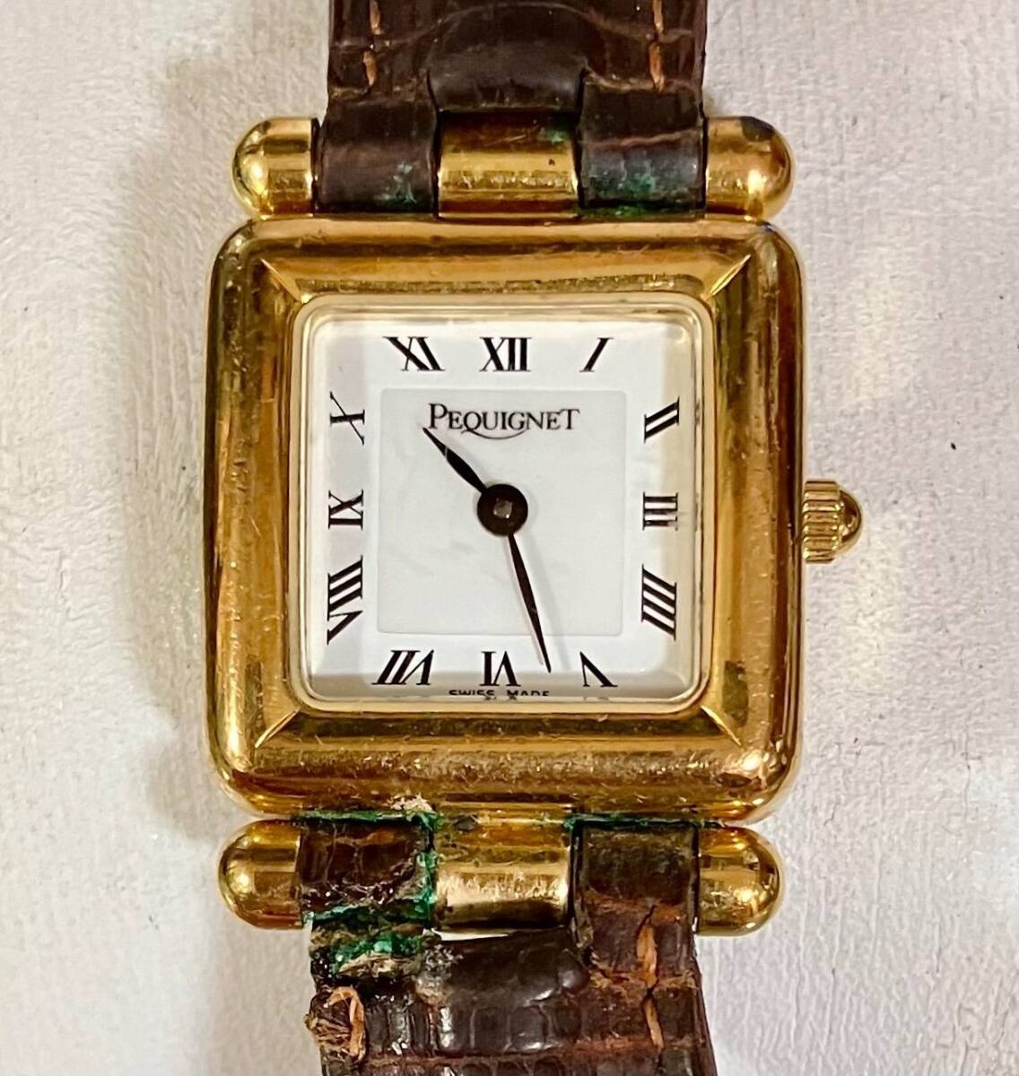 * работа товар *Pequignet Pequignet *QZ* белый циферблат * женские наручные часы * Швейцария производства * Vintage *