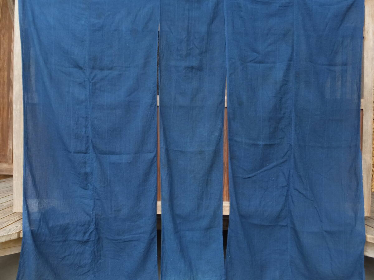 薄手手織り藍木綿古布・2幅繋ぎ×2枚＋1幅もの1枚(5幅分)・2幅繋ぎ長さ151×幅67㌢・総重270g・蚊帳地・裏地に最適・リメイク素材 注目_画像4