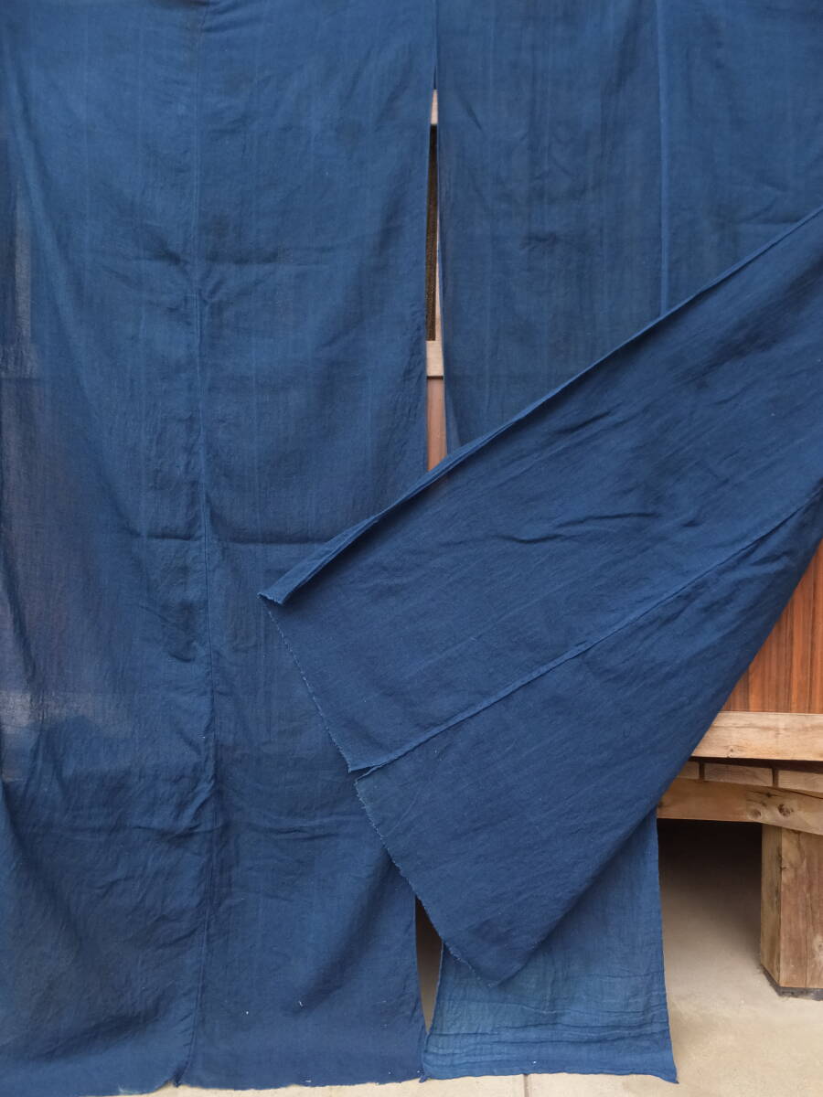 薄手手織り藍木綿古布・2幅繋ぎ×2枚＋1幅もの1枚(5幅分)・2幅繋ぎ長さ151×幅67㌢・総重270g・蚊帳地・裏地に最適・リメイク素材 注目_画像7