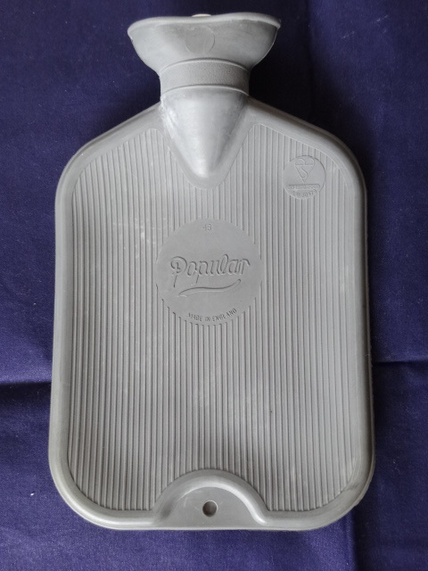 未使用　popular 湯たんぽゴム製　英国製　　未使用　無印良品 保温カバー付 ブルー色_画像2