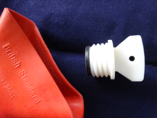 未使用　 fine co 湯たんぽ ゴム製　英国製　　未使用　無印良品 保温カバー付 グレー_画像7