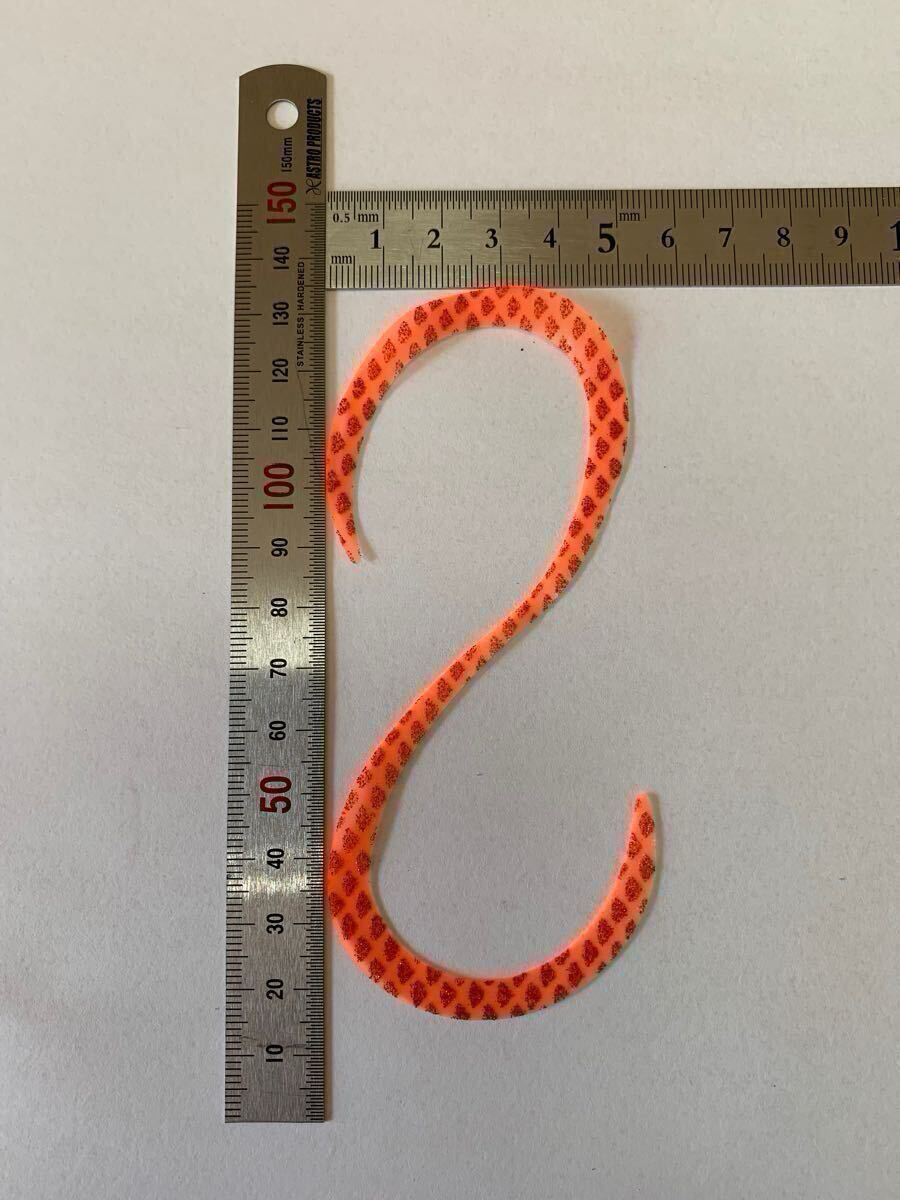 タイラバ　8本　3本針仕様　シリコン製カーリーネクタイ　ゴールドオーロラスカート_画像5