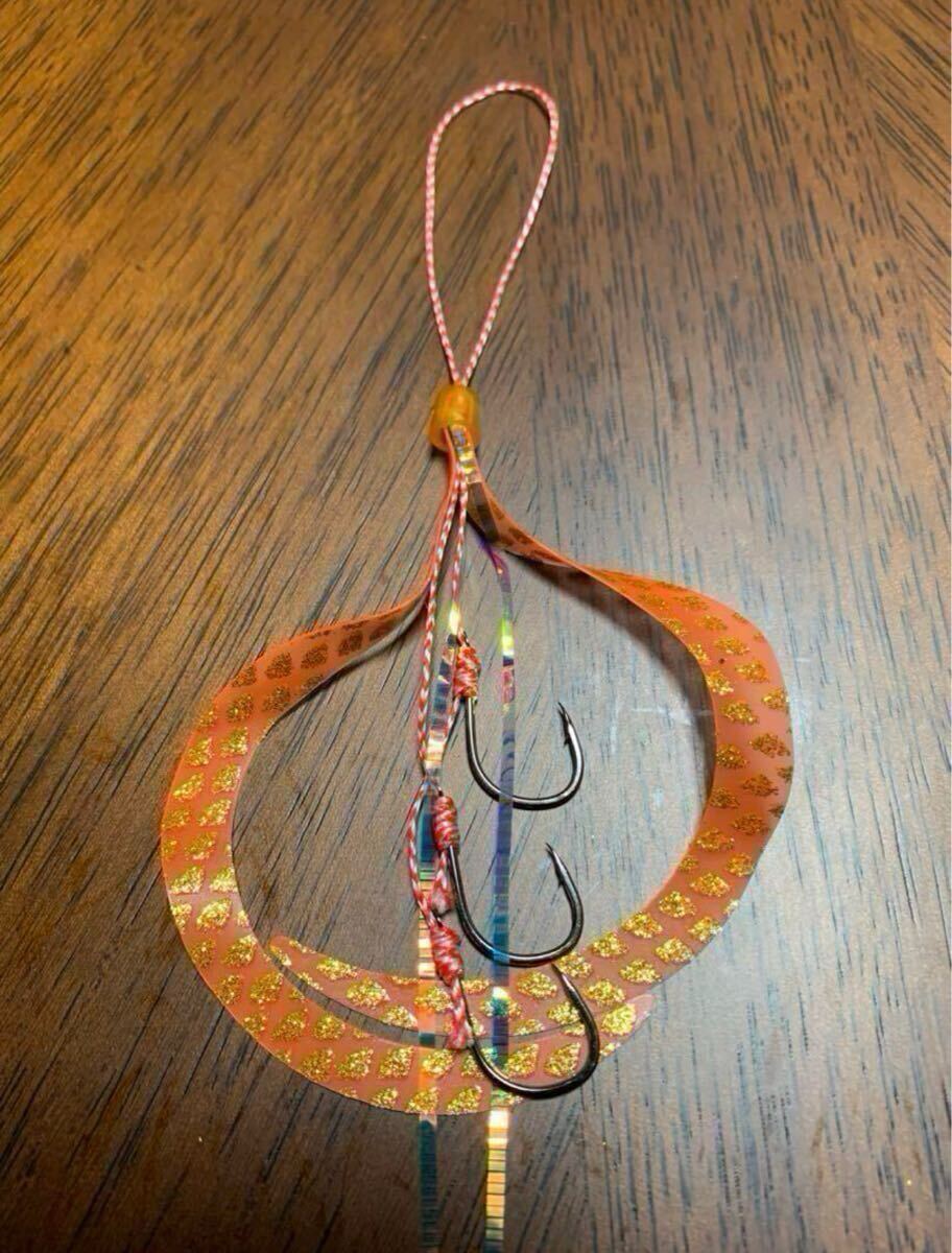 タイラバ　8本　3本針仕様　シリコン製カーリーネクタイ　ゴールドオーロラスカート_画像2