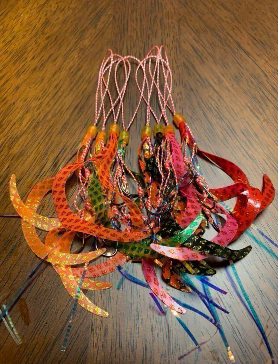 タイラバ　8本　3本針仕様　シリコン製カーリーネクタイ　ゴールドオーロラスカート_画像1