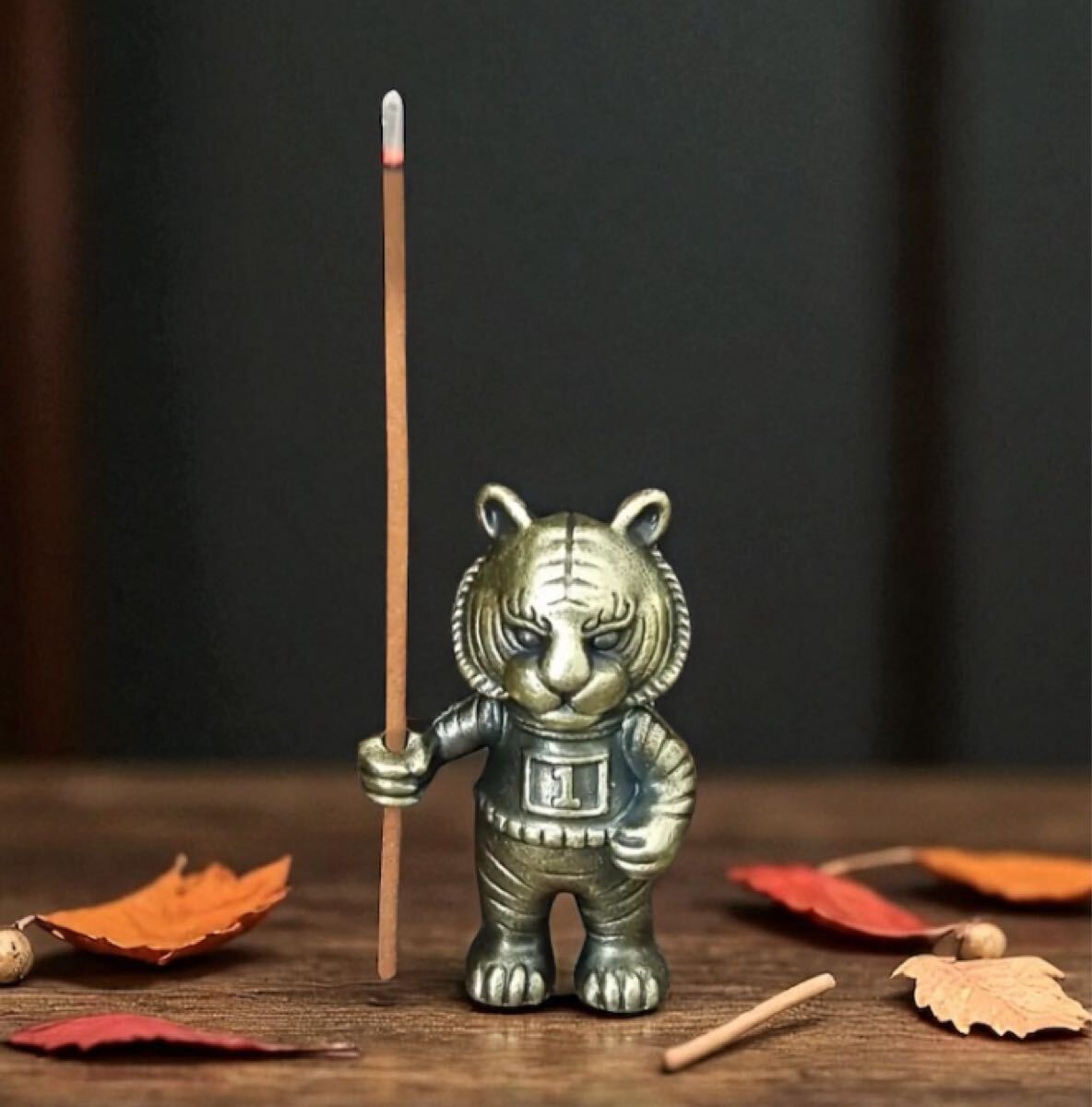 【個性的】虎 お香立て 金属製 高品質 ユニーク 置物 インテリア タイガー 縁起物 可愛い 重厚感 彫刻 とら スティックお香_画像1
