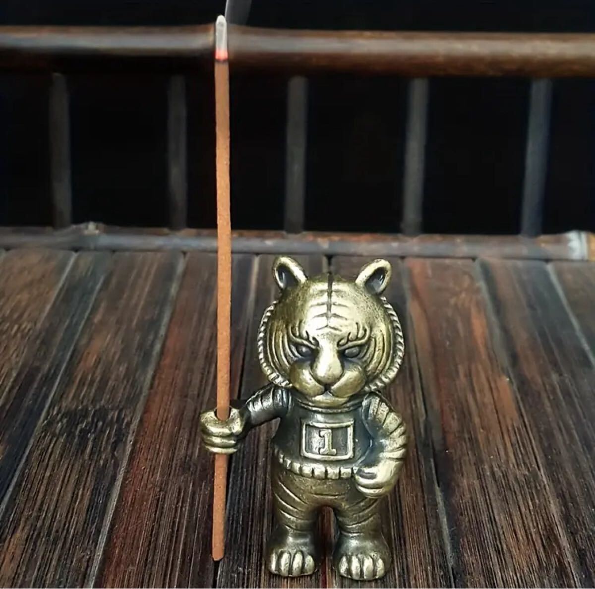 【個性的】虎 お香立て 金属製 高品質 ユニーク 置物 インテリア タイガー 縁起物 可愛い 重厚感 彫刻 とら スティックお香_画像3