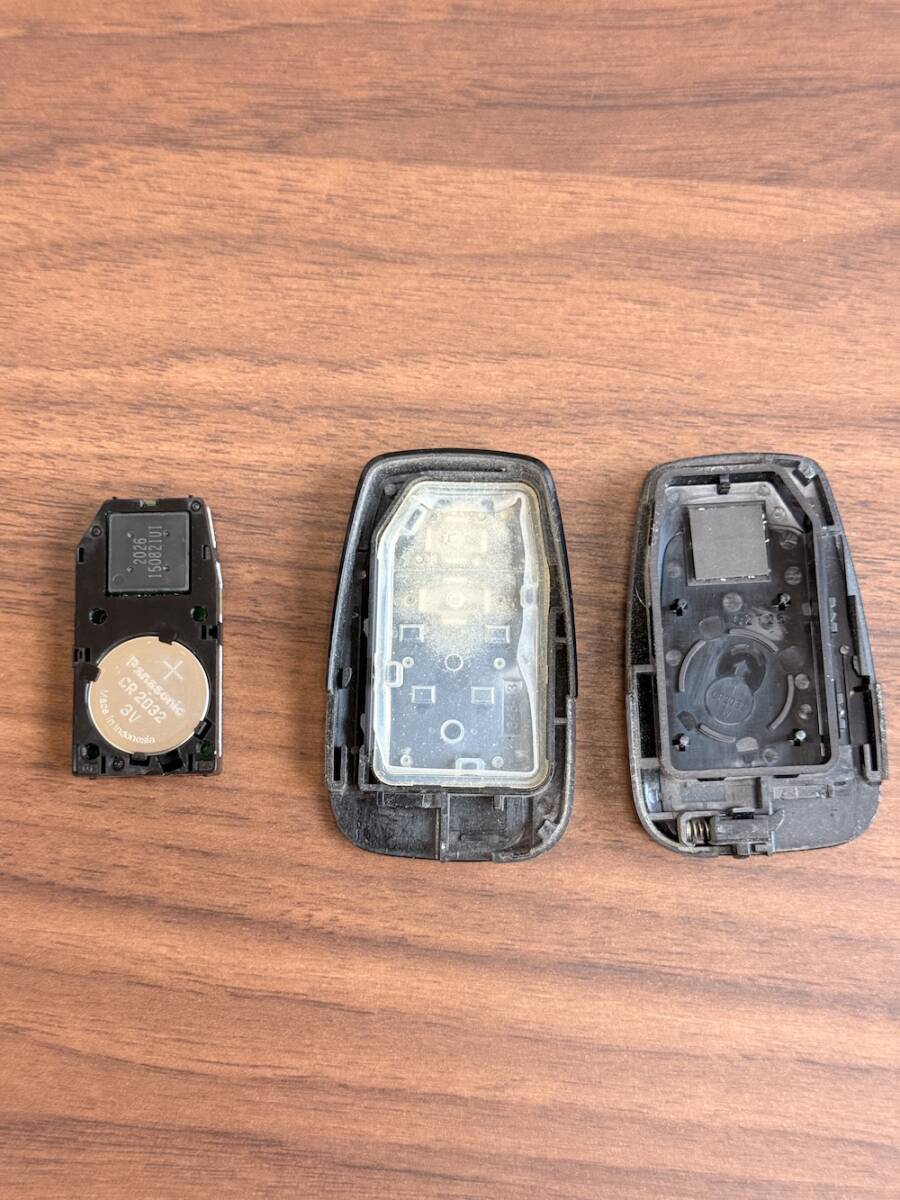 ☆トヨタ純正　ZVW50/ZVW51/ZVW55 プリウス 2ボタンスマートキー キーレス 007-AD0027 14FAF 231451-0351 _画像3