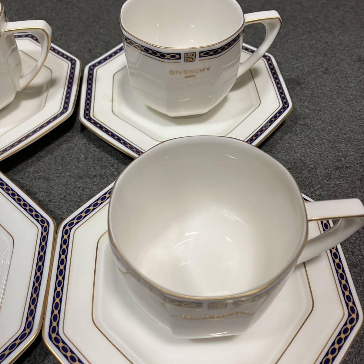 33053☆GIVENCHY ジバンシー カップ&ソーサー 5客セット＋ソーサー1点_画像3