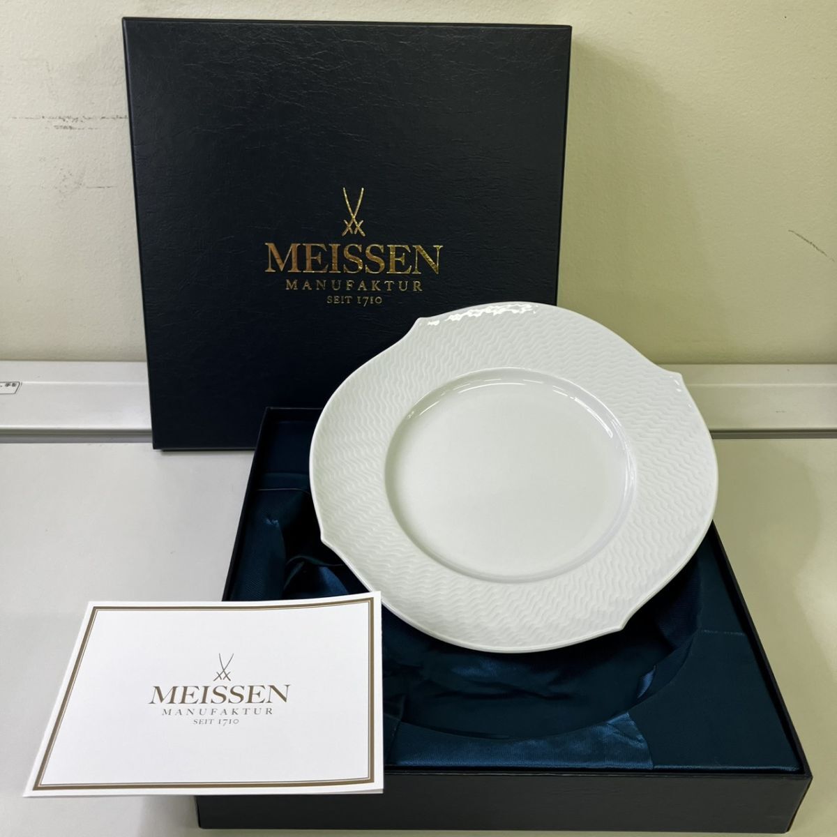 A007-HR1-405 Meissen マイセン 波の戯れ ホワイト 29470 箱付き直径約17.5㎝ 深さ約2.5㎝ 洋食器 プレート 皿 HA_画像1