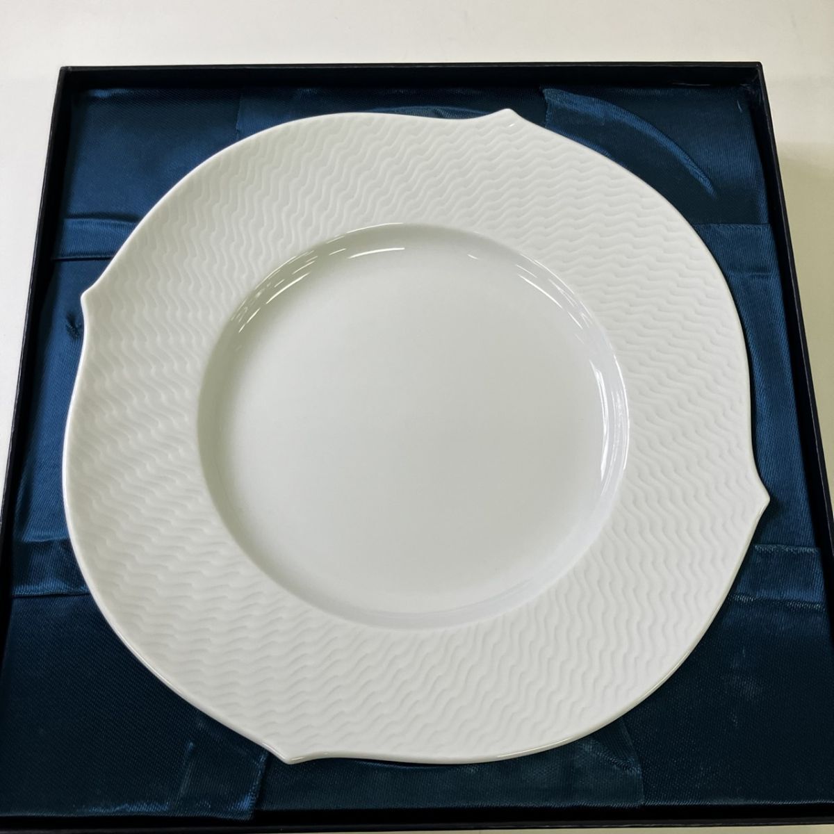 A007-HR1-405 Meissen マイセン 波の戯れ ホワイト 29470 箱付き直径約17.5㎝ 深さ約2.5㎝ 洋食器 プレート 皿 HA_画像2