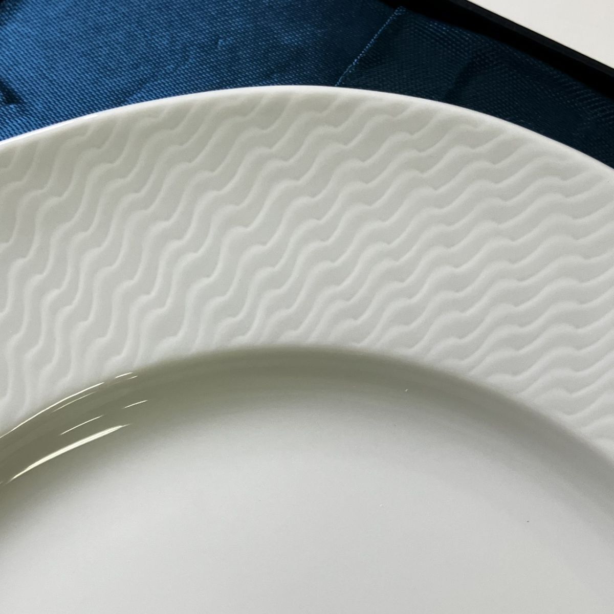 A007-HR1-405 Meissen マイセン 波の戯れ ホワイト 29470 箱付き直径約17.5㎝ 深さ約2.5㎝ 洋食器 プレート 皿 HA_画像6