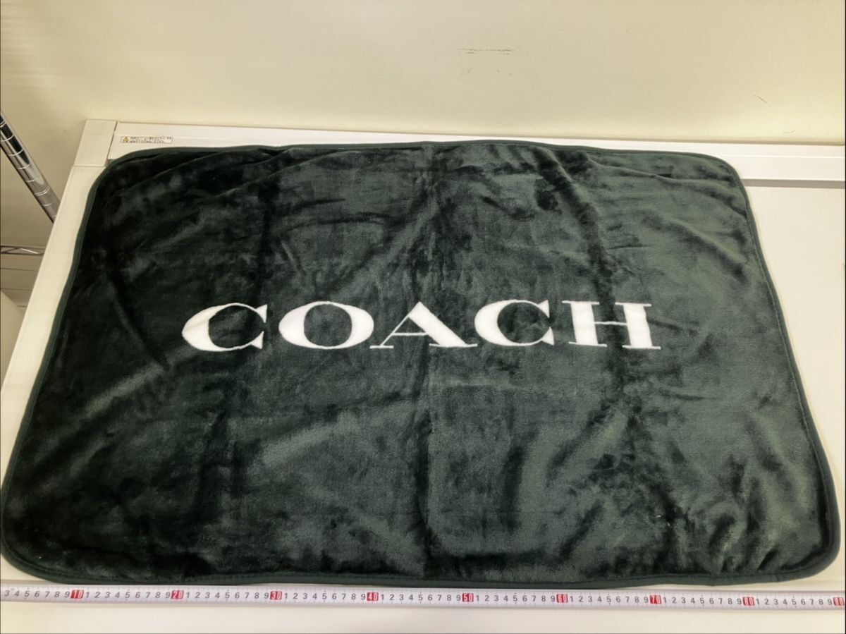 Z003-HR1-428 COACH コーチ ロゴ ブランケット ひざ掛け 帯付き 縦約60㎝ 横約90㎝ グリーン 緑 ノベルティグッズ HA_画像5