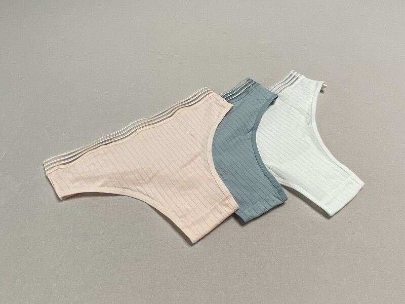 224172☆新品☆レディースブラジリアンショーツ　Ｍ３枚Set☆送料無料_画像2