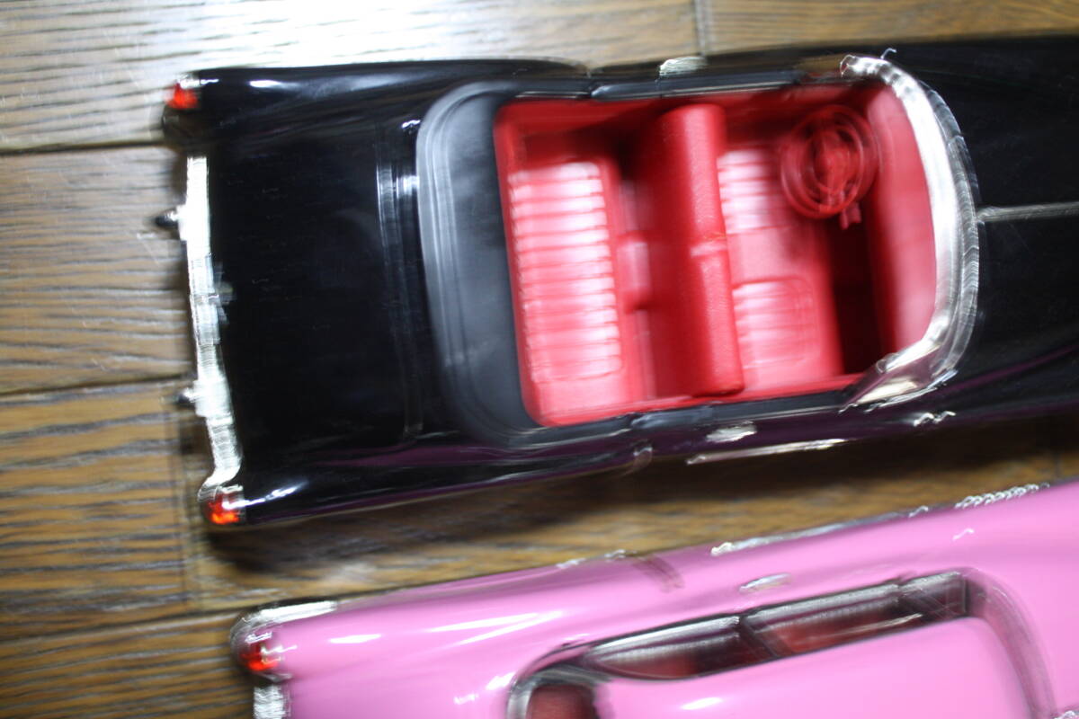 ブリキの自動車 キャデラック 黒 オープンカー、ピンク２ドア ２台セット サイズ ２８ｘ１０ｘ１０Cm 並上 現状 _画像4