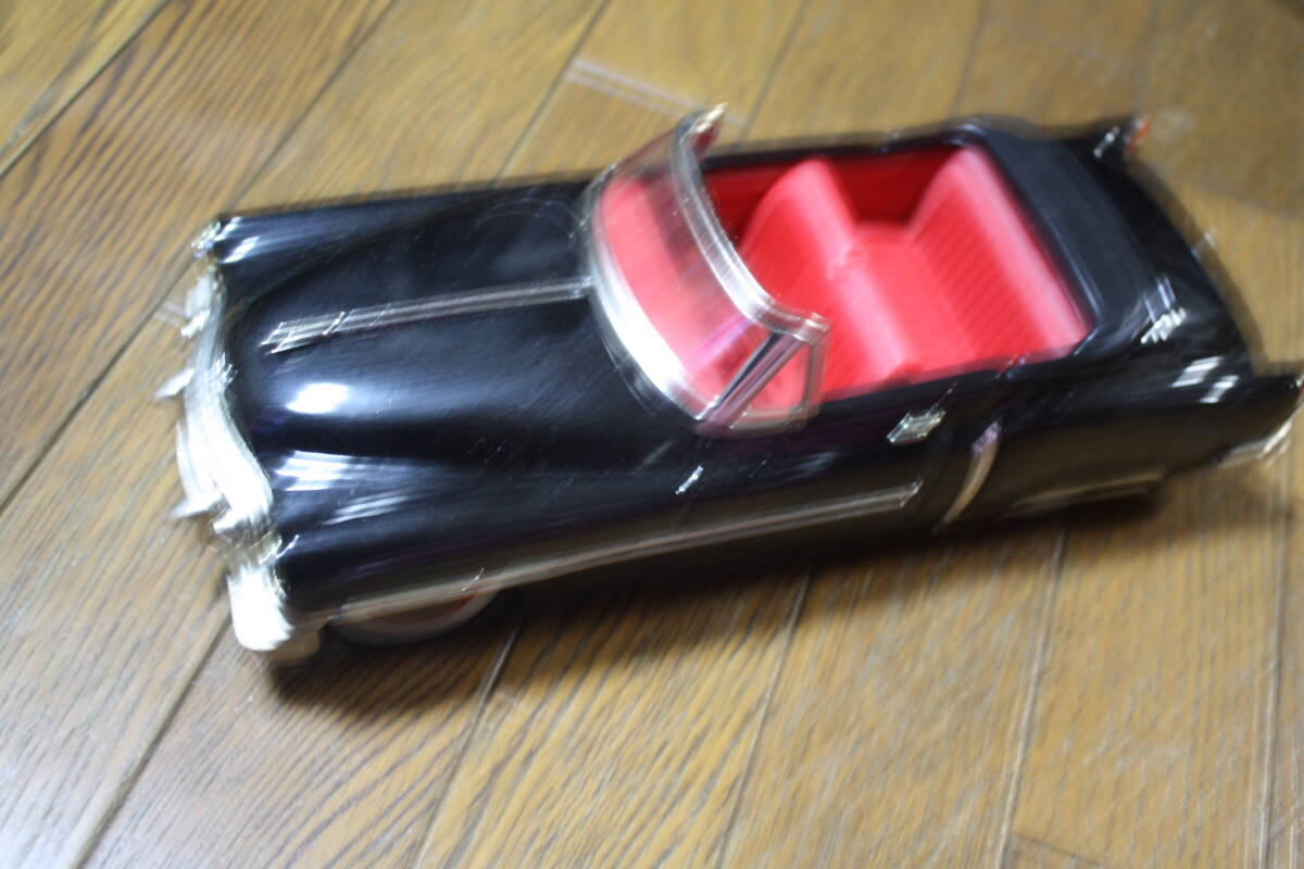 ブリキの自動車 キャデラック 黒 オープンカー、ピンク２ドア ２台セット サイズ ２８ｘ１０ｘ１０Cm 並上 現状 _画像6