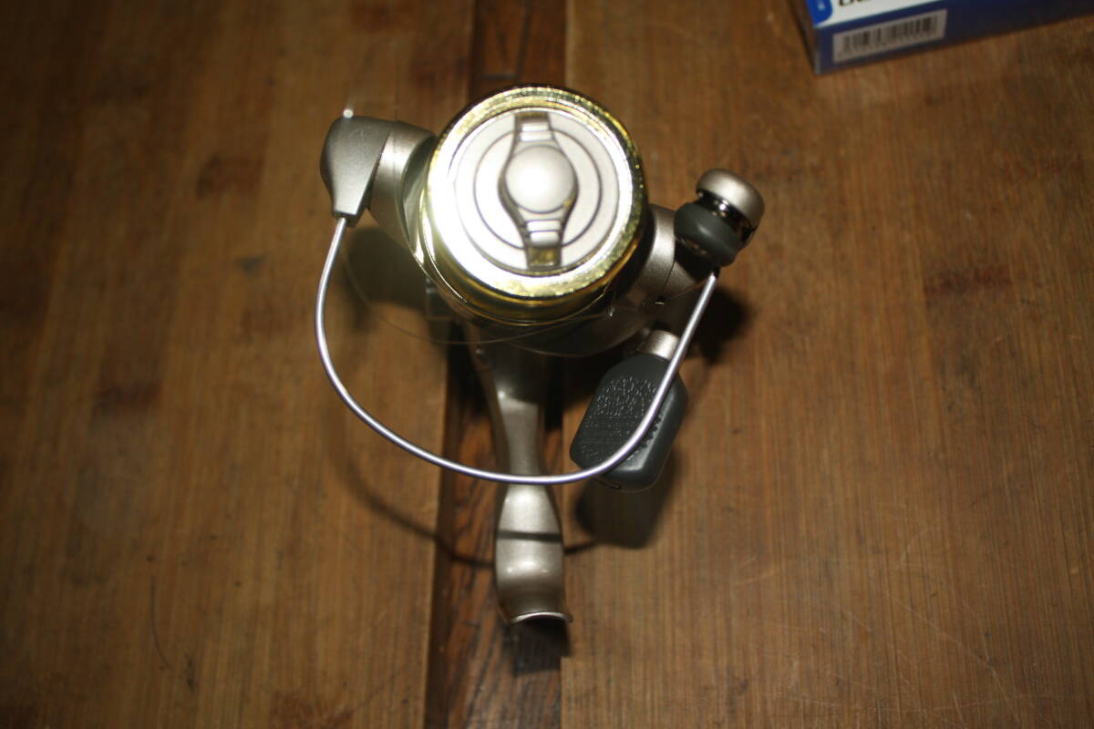 Fieldspin 301 テグス巻付き　リール　美品　＋　未使用　ルアー３本　SHORE SLIM VIB 90　 現状_画像4