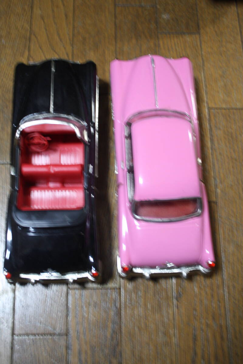 ブリキの自動車 キャデラック 黒 オープンカー、ピンク２ドア ２台セット サイズ ２８ｘ１０ｘ１０Cm 並上 現状 _画像3