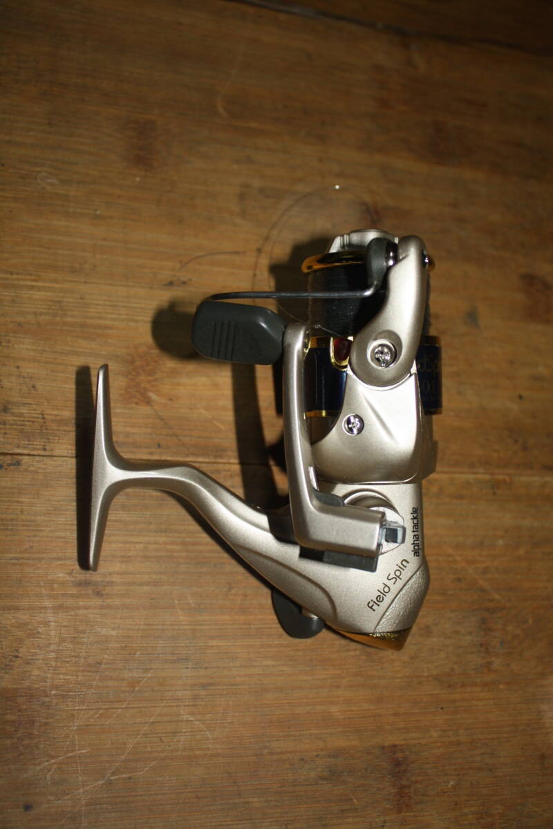 Fieldspin 301 テグス巻付き　リール　美品　＋　未使用　ルアー３本　SHORE SLIM VIB 90　 現状_画像3