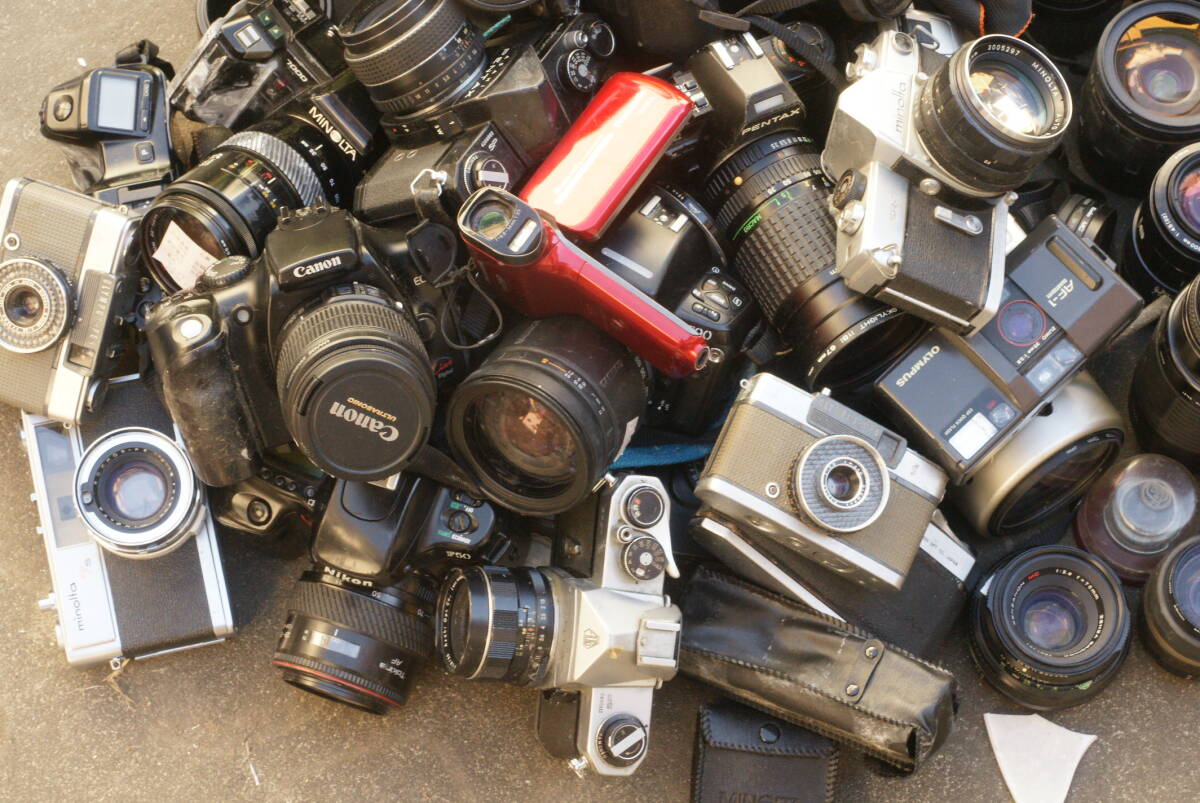 レンズ付き一眼11台+レンズ25本他山盛り完全ジャンクセット_画像4