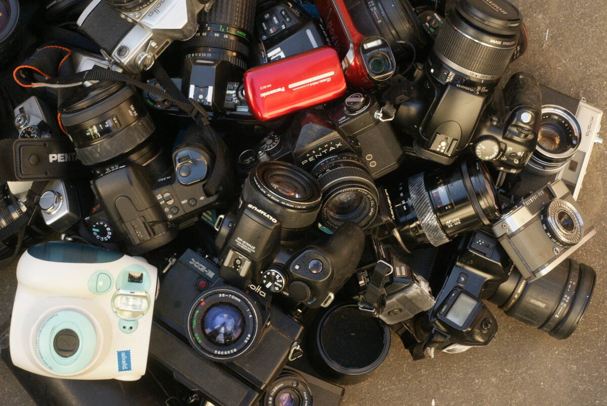 レンズ付き一眼11台+レンズ25本他山盛り完全ジャンクセット_画像5