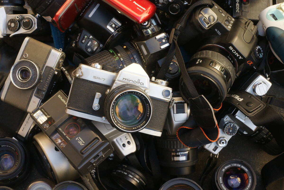 レンズ付き一眼11台+レンズ25本他山盛り完全ジャンクセット_画像6