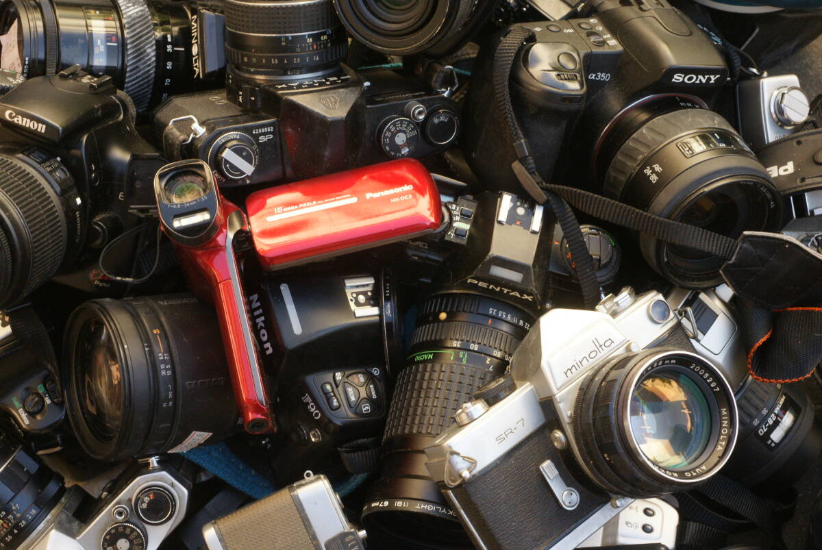 レンズ付き一眼11台+レンズ25本他山盛り完全ジャンクセット_画像7