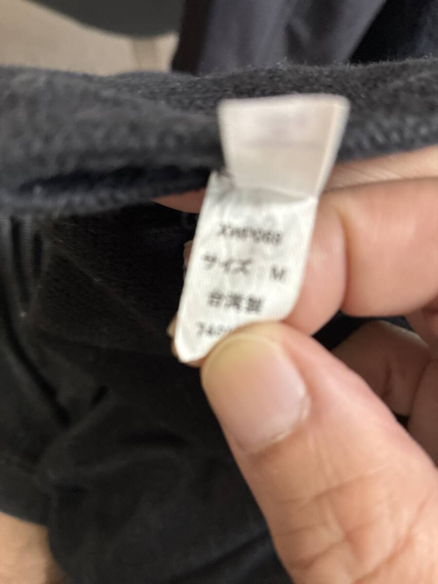 中古アシックス　Mサイズ　膝サポーター5個　足のサポーター1個　バレーボールで使用　使用感あり　１つ名前あり_画像3