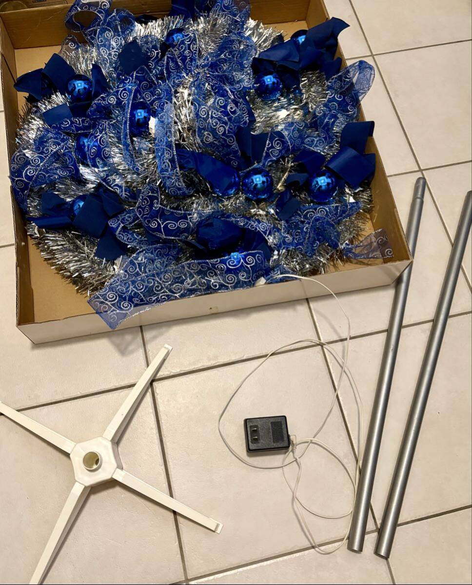 クリスマスツリー ブルー イルミネーションライト LEDライト フォールディングツリー 折り畳みタイプ 簡単組み立て 150cm_画像3