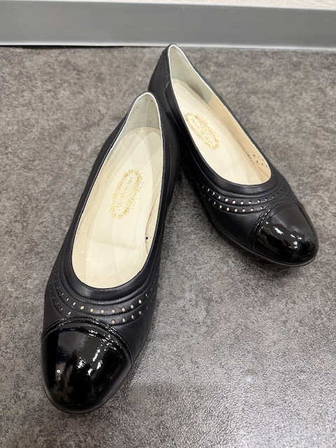 ●H7-11-7 銀座ヨシノヤ GINZA yoshinoya パンプス 23,5cm 黒 レザー レディース_画像5