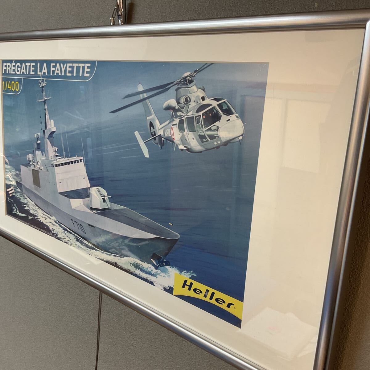 (a) 戦艦ポスター Heller FREGATE LA FAYETTE 1/400 ミリタリー 戦艦 戦闘機 額縁 ポスター 60cm×30cm_画像3