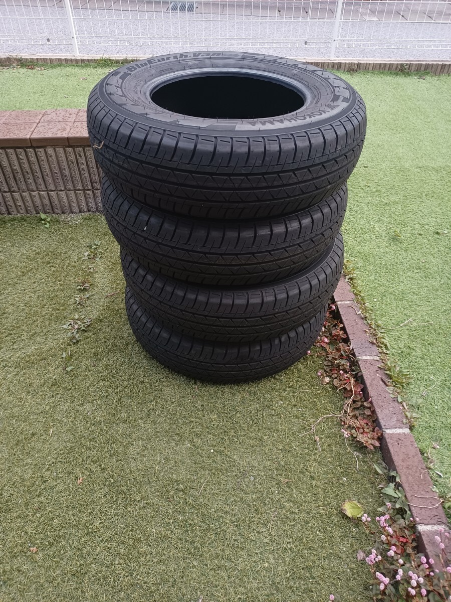 【新車外し極上品】ヨコハマ BluEarth RY-02 195/80R15 4本セット★キャラバン・ハイエース対応★24年製★（滋賀・彦根）_画像1