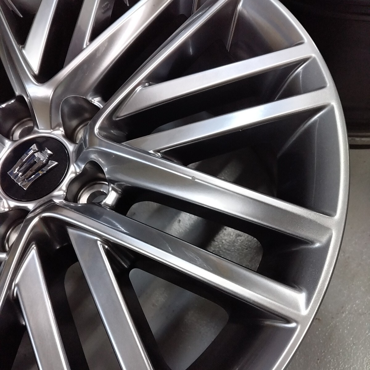 希少品☆トヨタ　２２０系　クラウン ＲＳ 純正　8J+40　114.3　5H　新品サマータイヤ☆225/45R18★カムリ　エスティマ　レクサスHS_画像9