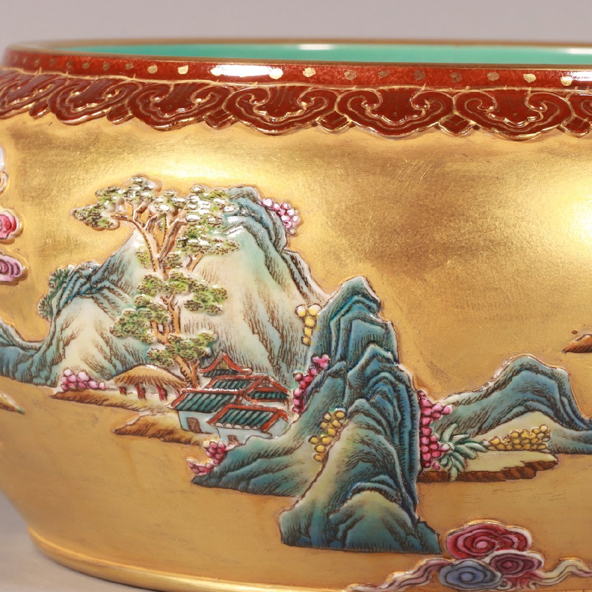 【安】清時代 大清乾隆年製 金地彫刻琺瑯彩山水図水洗 共箱 唐瓷 染付 古陶瓷 中国古美術 古董品 266_画像7
