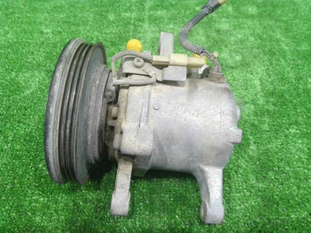 キャリィ EBD-DA16T エアコンコンプレッサー R06A 95200-58J51 送料無料 佐川代引き可 個人宅可 中古_画像1