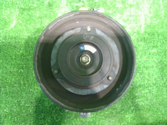 キャリィ EBD-DA16T エアコンコンプレッサー R06A 95200-58J51 送料無料 佐川代引き可 個人宅可 中古_画像5