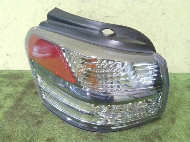レクサス HS DAA-ANF10 左テールランプ 2AZ-FXE 1H0 75-8 81561-75040 中古_画像1