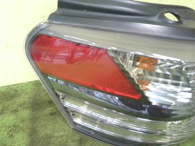レクサス HS DAA-ANF10 左テールランプ 2AZ-FXE 1H0 75-8 81561-75040 中古_画像2