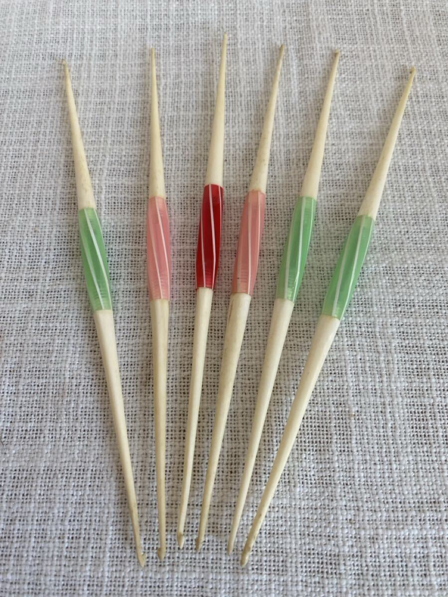 昭和レトロ　スキー　編針　３色　6本セット　4本は針入り　キャンディ色　プラスチック_画像1